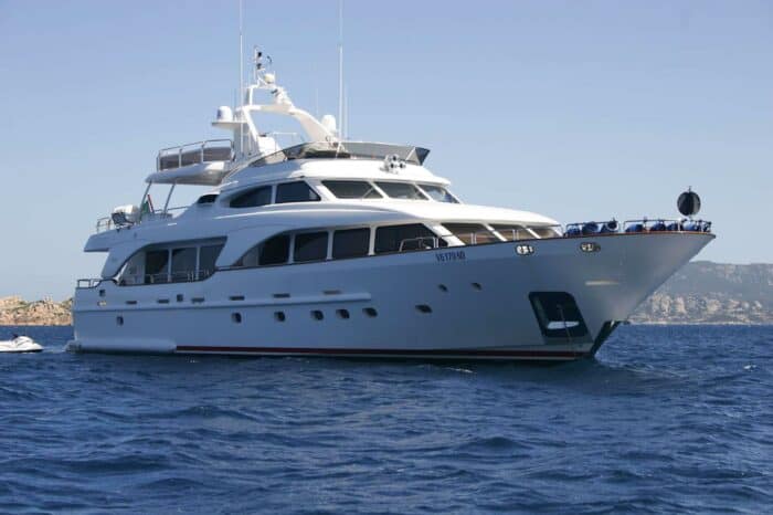 how much does a 120 foot yacht cost
