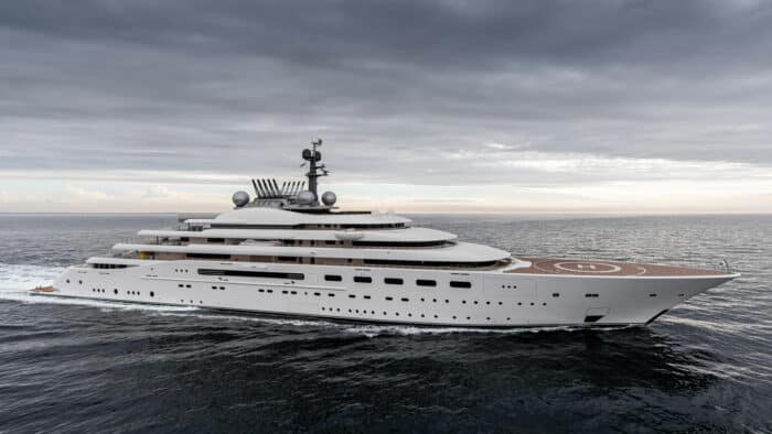 biggest yacht in tge world