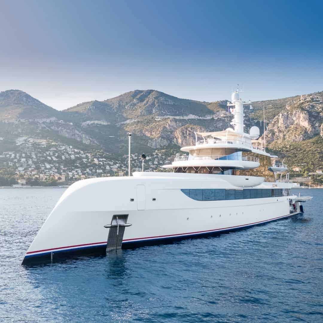 how big is herb chambers yacht