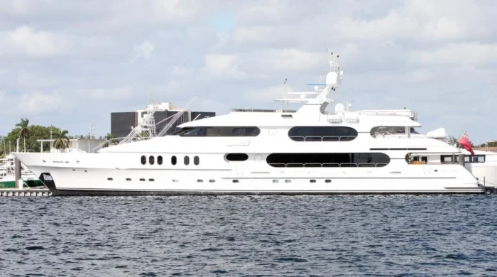 how much is tiger woods yacht