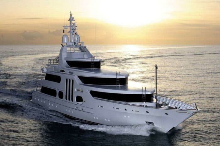 how many gallant lady yacht are there