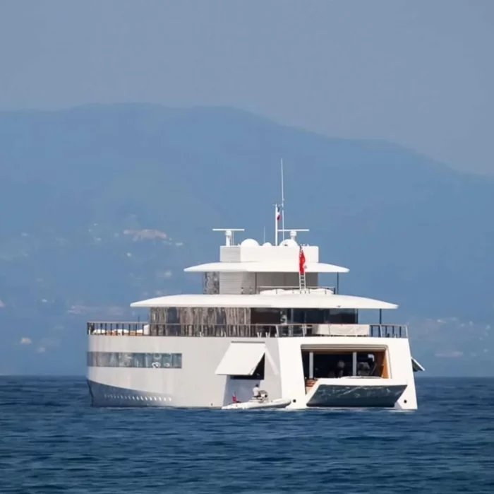 who owns motor yacht venus
